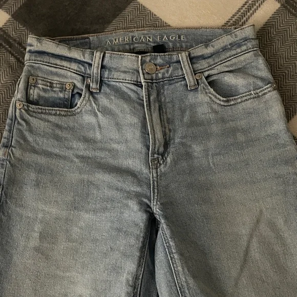 American Eagle Outfitters Women's Straight Leg Jeans in Light Blue - Picture 2 of 5